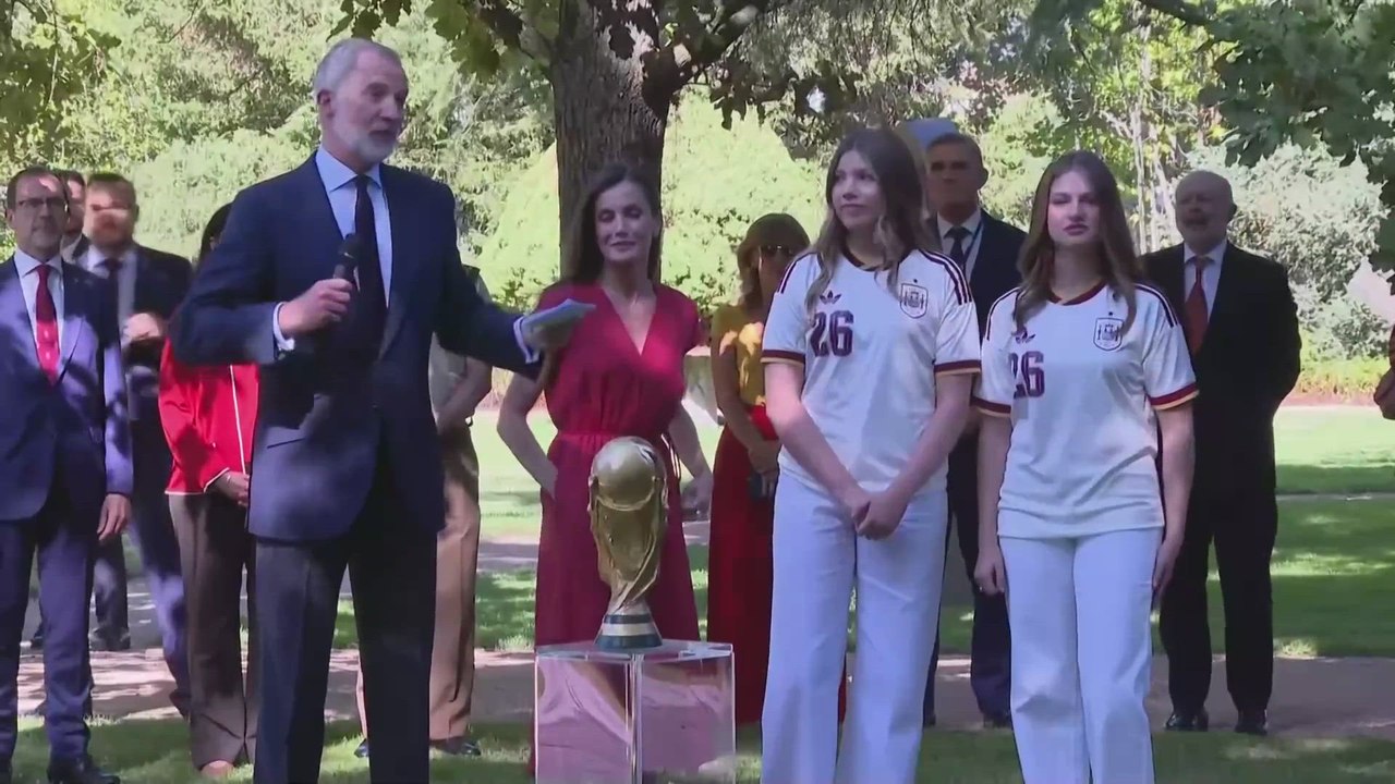 Felipe VI traslada su enhorabuena a los jugadores de la Selección por su victoria en el Mundial: "Ha sido un triunfo épico"