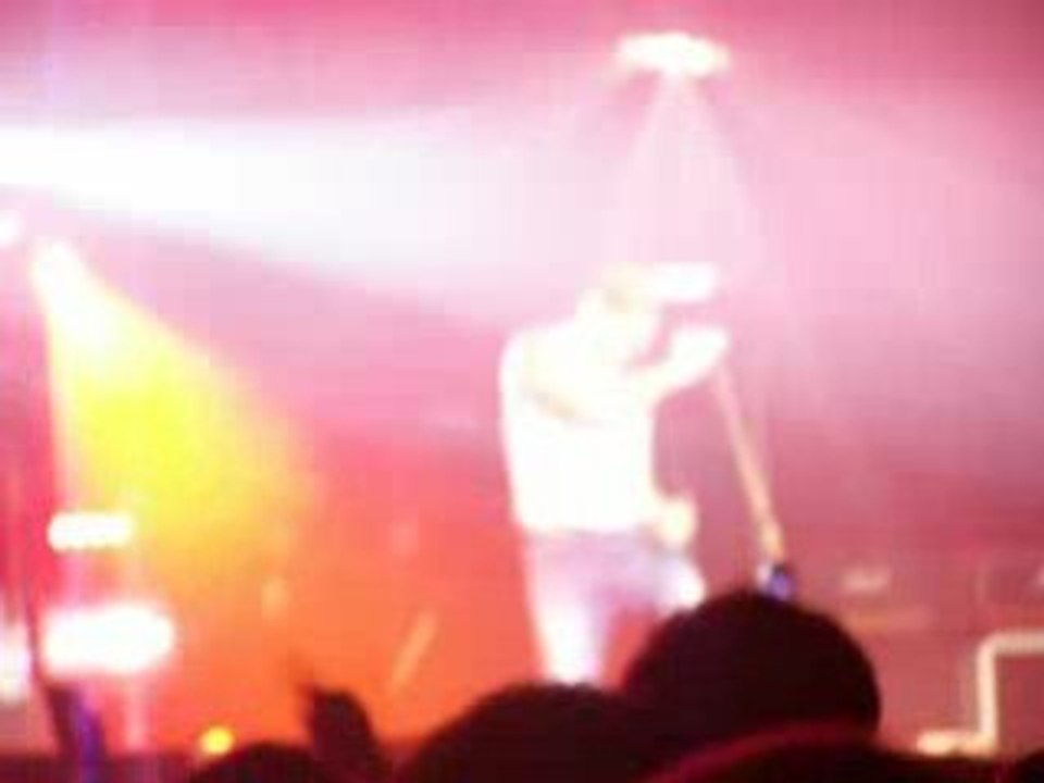 "Antisocial" TRUST live au Zénith de Paris 2006