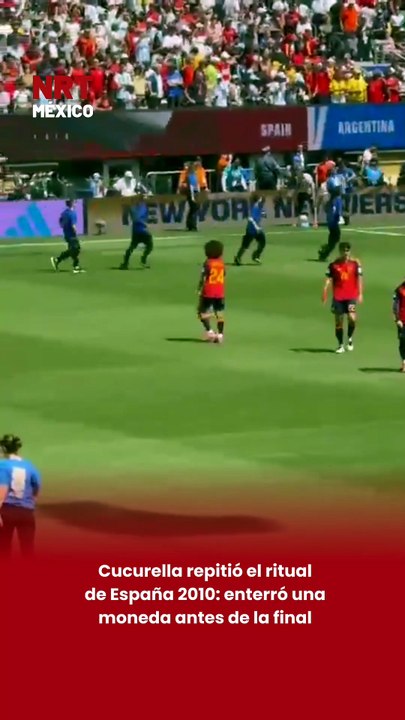 Cucurella repitió el ritual de España 2010: enterró una moneda antes de la final