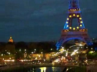la tour Eiffel aux couleurs de l'Europe(2)