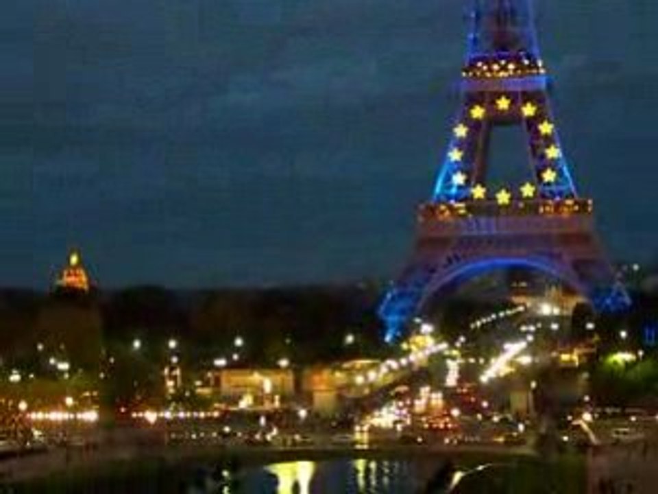 la tour Eiffel aux couleurs de l'Europe(2)