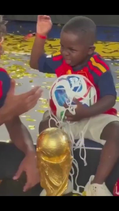 Lo de Keyne es un no parar: no se pierdan lo que hace con la Copa del Mundo