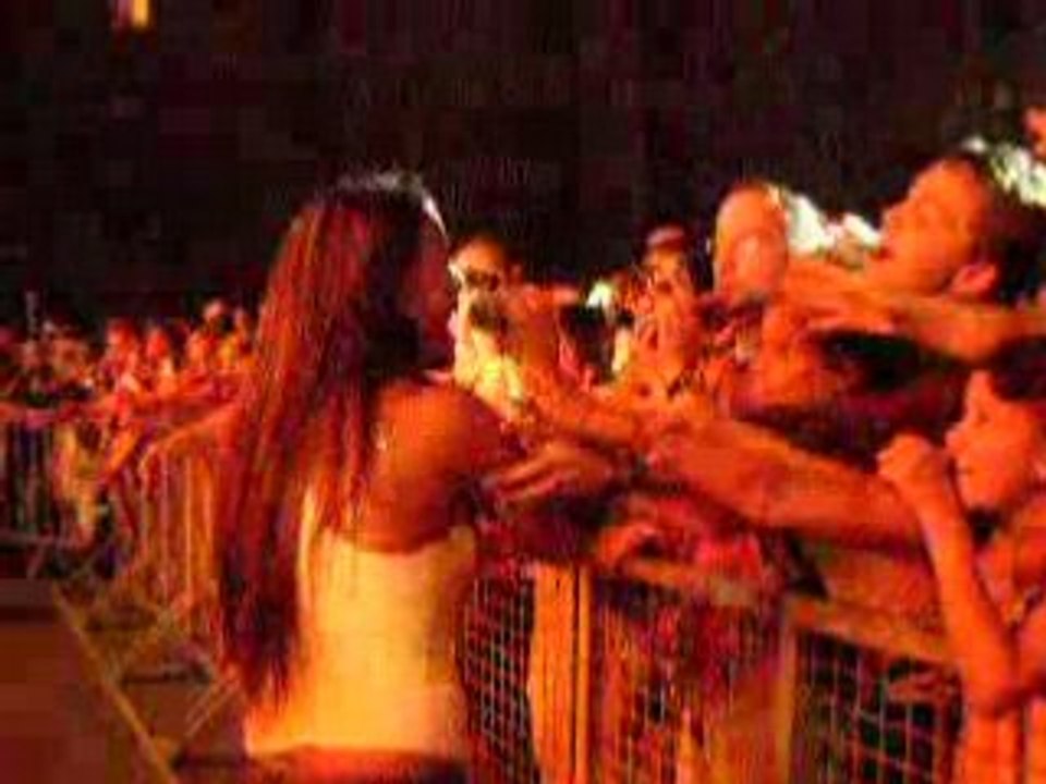 Nadiya en concert à marignane - amies ennemies