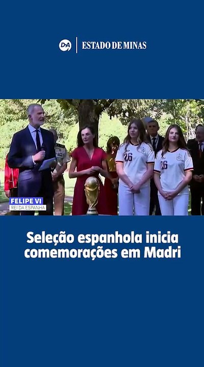 Seleção espanhola faz primeira parada para comemorar vitória