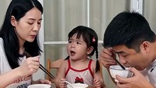 cute baby girl AI飯桌餵狗烏龍事件 ai創作 親子互動 親子日常 萌娃日常