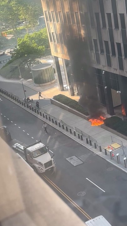 Suspect hurls fireworks into flames at NYC Federal Plaza