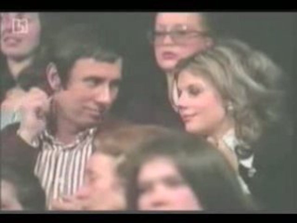 Shirley Bassey - LOVE STORY (Where Do I Begin)