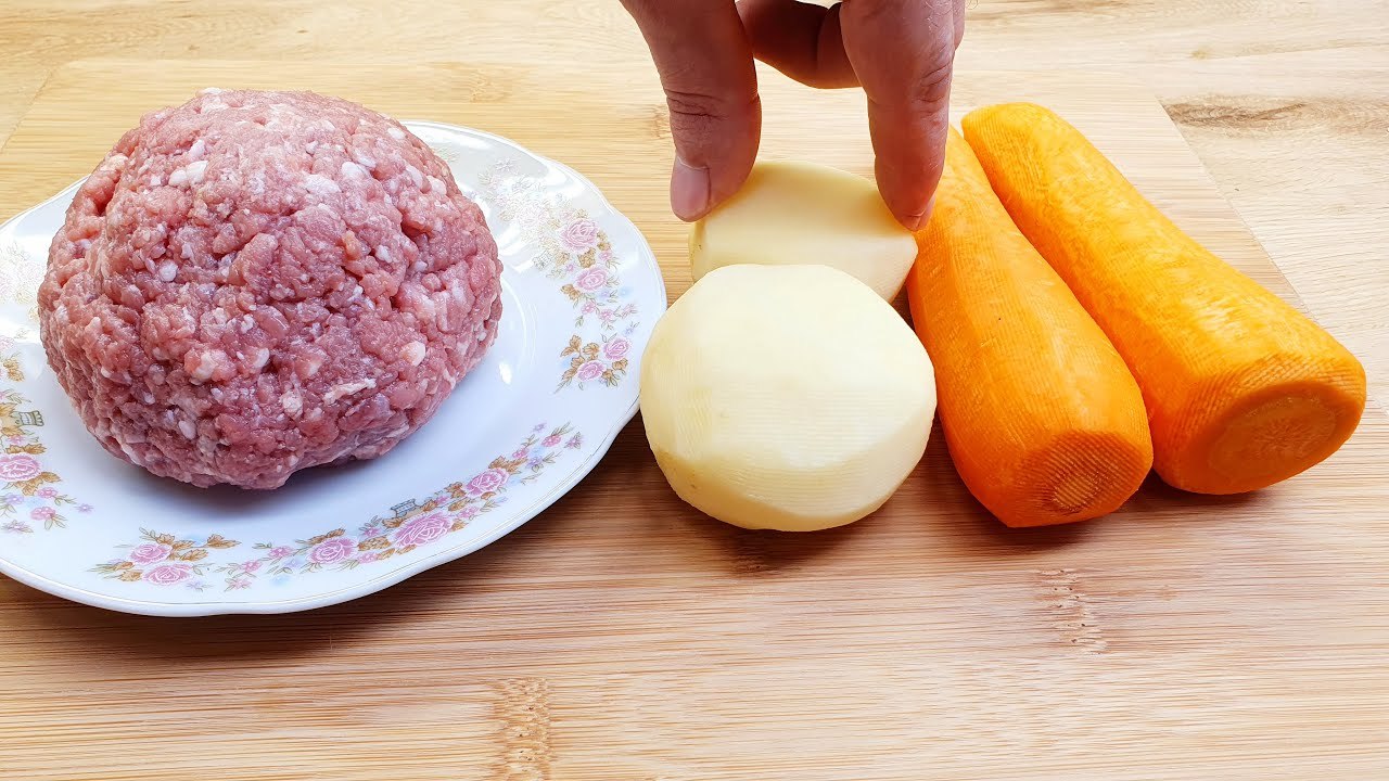 2 Kartoffeln, 2 Karotten, etwas Fleisch und ein leckeres Abendessen fertig!