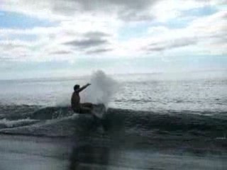 Skim Tahiti qd il n'y a pas de vagues ailleurs