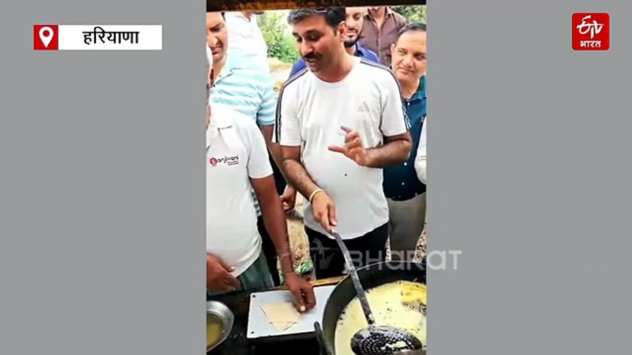 बीजेपी विधायक ने समोसे तले, बोले- 'मेरी भी रेहड़ी लगवा दो'