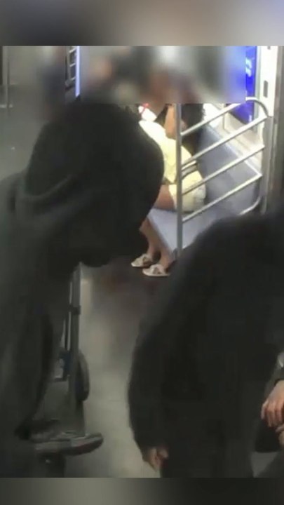Teens beat man on train at Union Sq subway stop