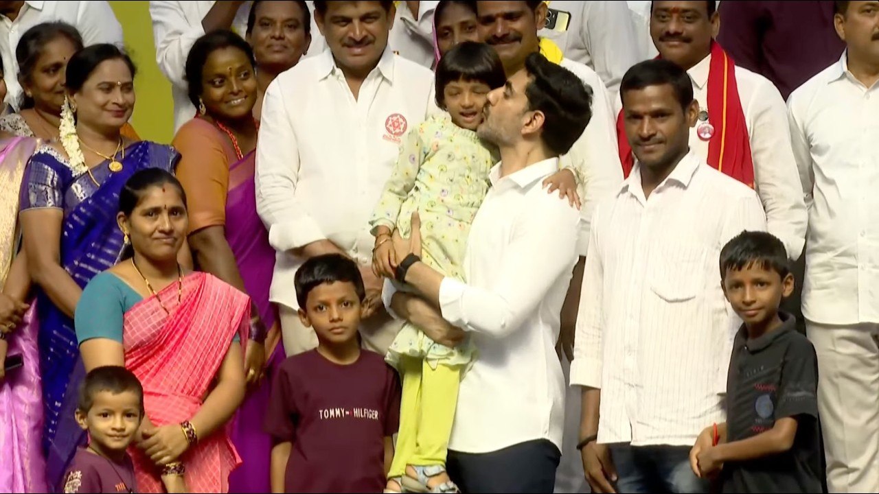 మంగళగిరిలో ఇళ్లపట్టాల పంపిణి | Nara Lokesh mangalagiri Tour | Asianet Telugu