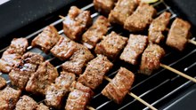 How Do Beef Skewers Get So Savory? 🥩
