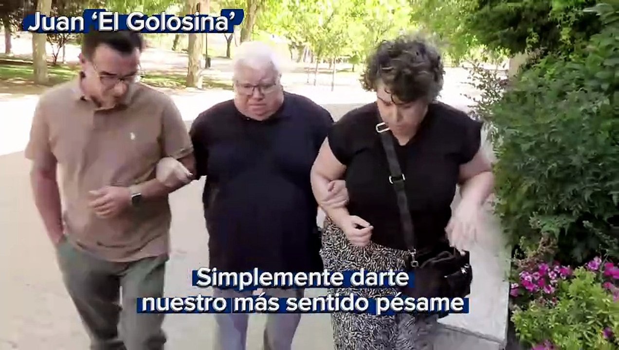 Juan 'El Golosina' reaparece muy alicaido en el tanatorio de su mujer: "Es muy triste"