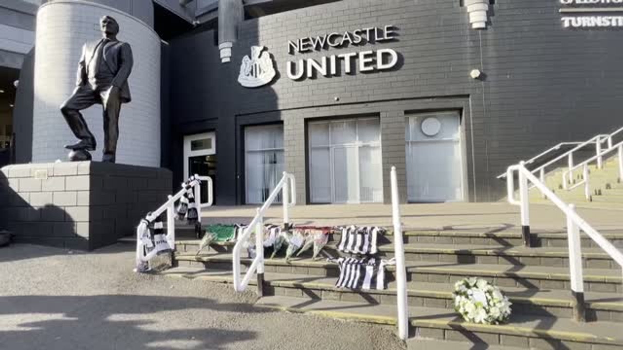 Tributes laid for Kevin Keegan in Newcastle