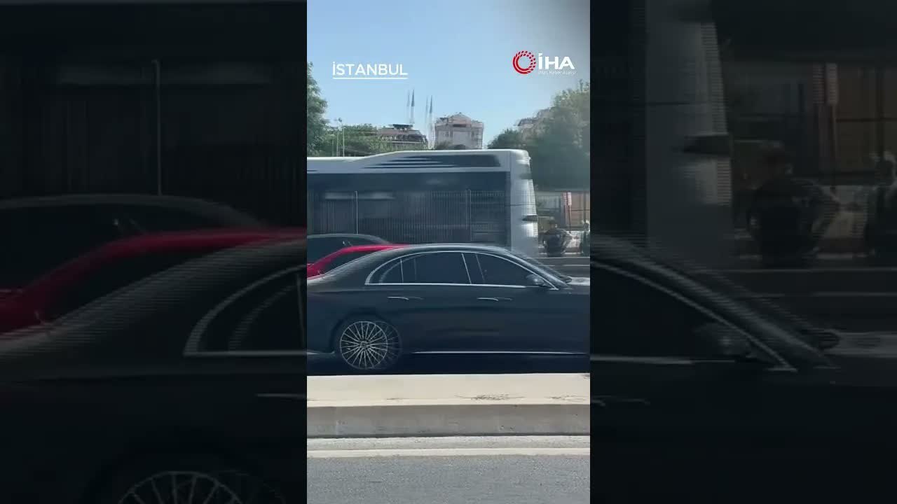 Avcılar'da Metrobüs Yangını: Yolcular Tahliye Edildi!