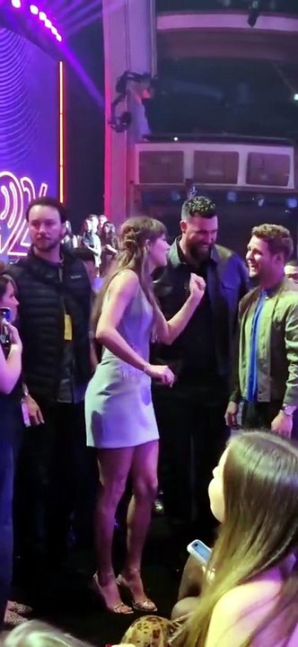 Taylor Swift and Travis Kelce make couple's debut at glamorous event (testing - TO BE DELETED)