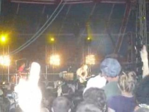 The Ting Tings Shut up and let me go @ SOLIDAYS 2008