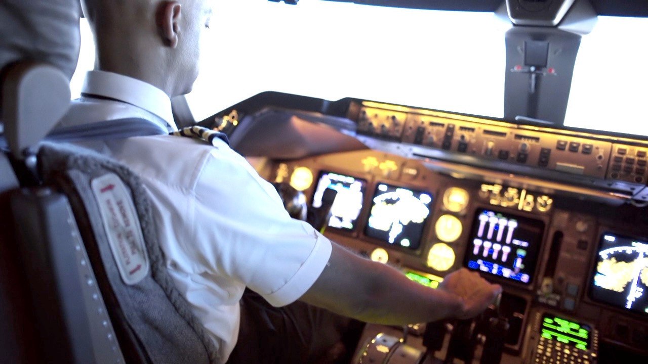 Flight Anxiety: Call a Real-Life Pilot to Calm You Before You Travel