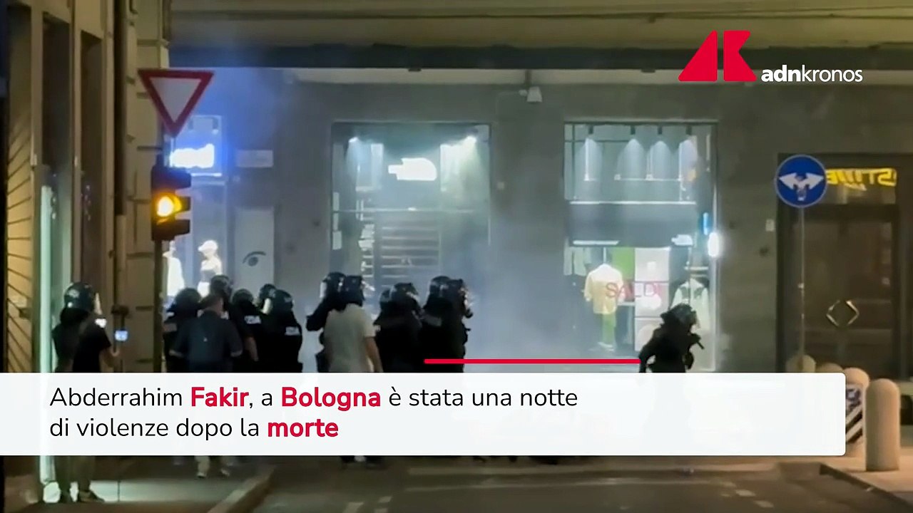 Caso Fakir, notte di violenza a Bologna: scontro manifestanti-polizia