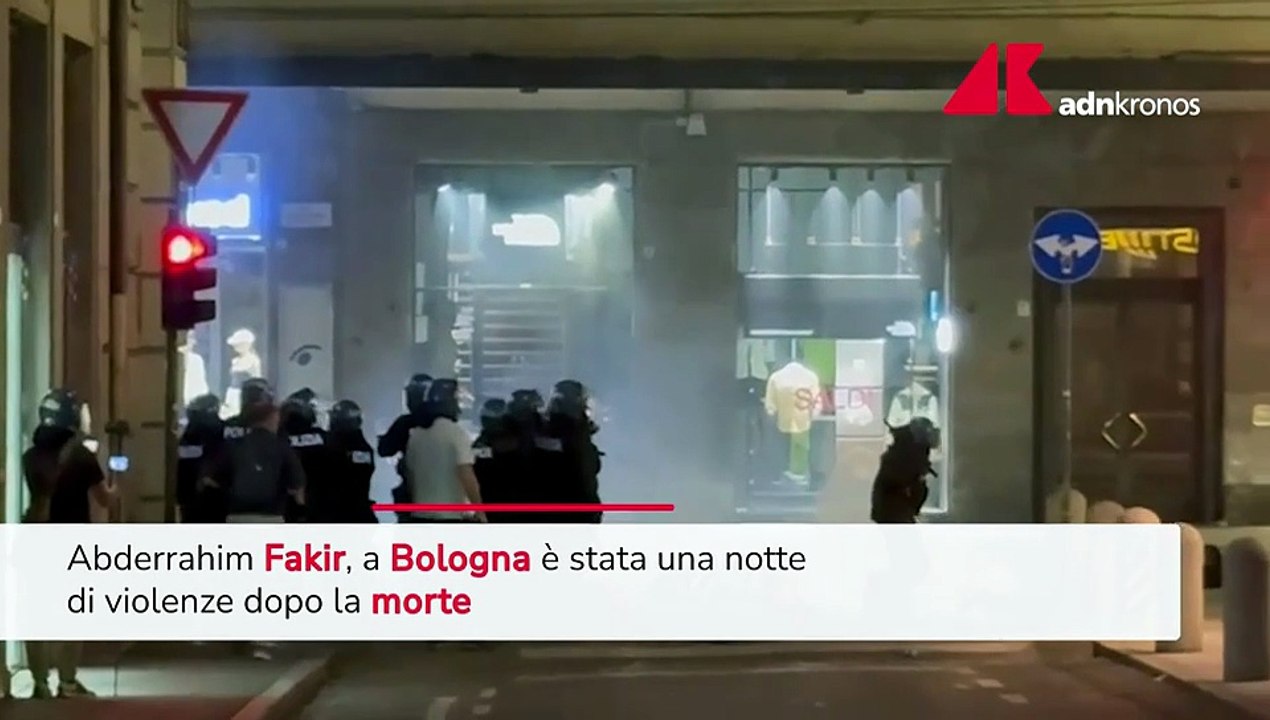Caso Fakir, notte di violenza a Bologna: scontro manifestanti-polizia