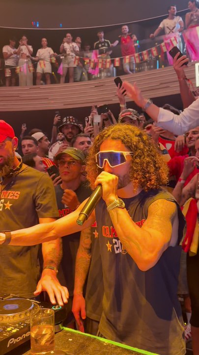 Cucurella, Porro, Grimaldo con el DJ Panda en una discoteca de Madrid