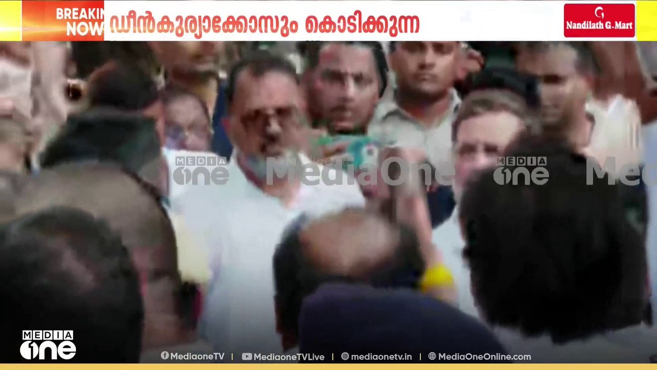 പൊലീസ് ബലംപ്രയോ​ഗിച്ച് നീക്കാൻ ശ്രമം; രാ​ഹുൽ ​ഗാന്ധിക്ക് ചുറ്റും സുരക്ഷാ ജീവനക്കാർ