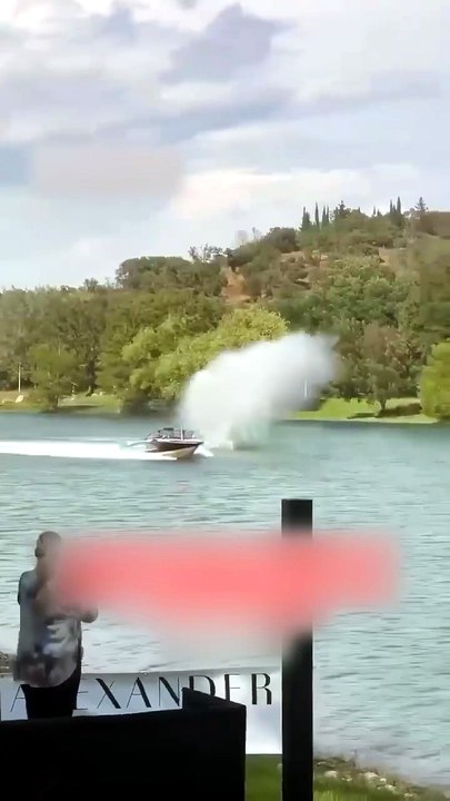 Un compétiteur chute violemment lors de la Monaco Slalom Cup