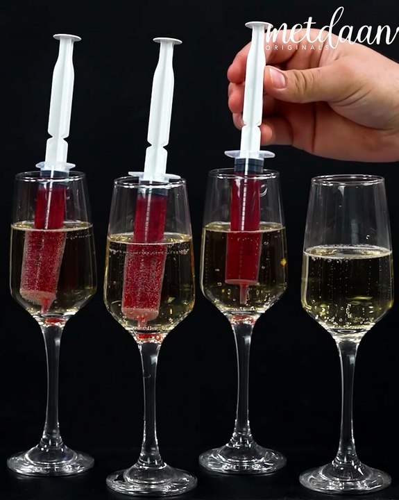 The perfect way to serve food for your Halloween party! 🕷️