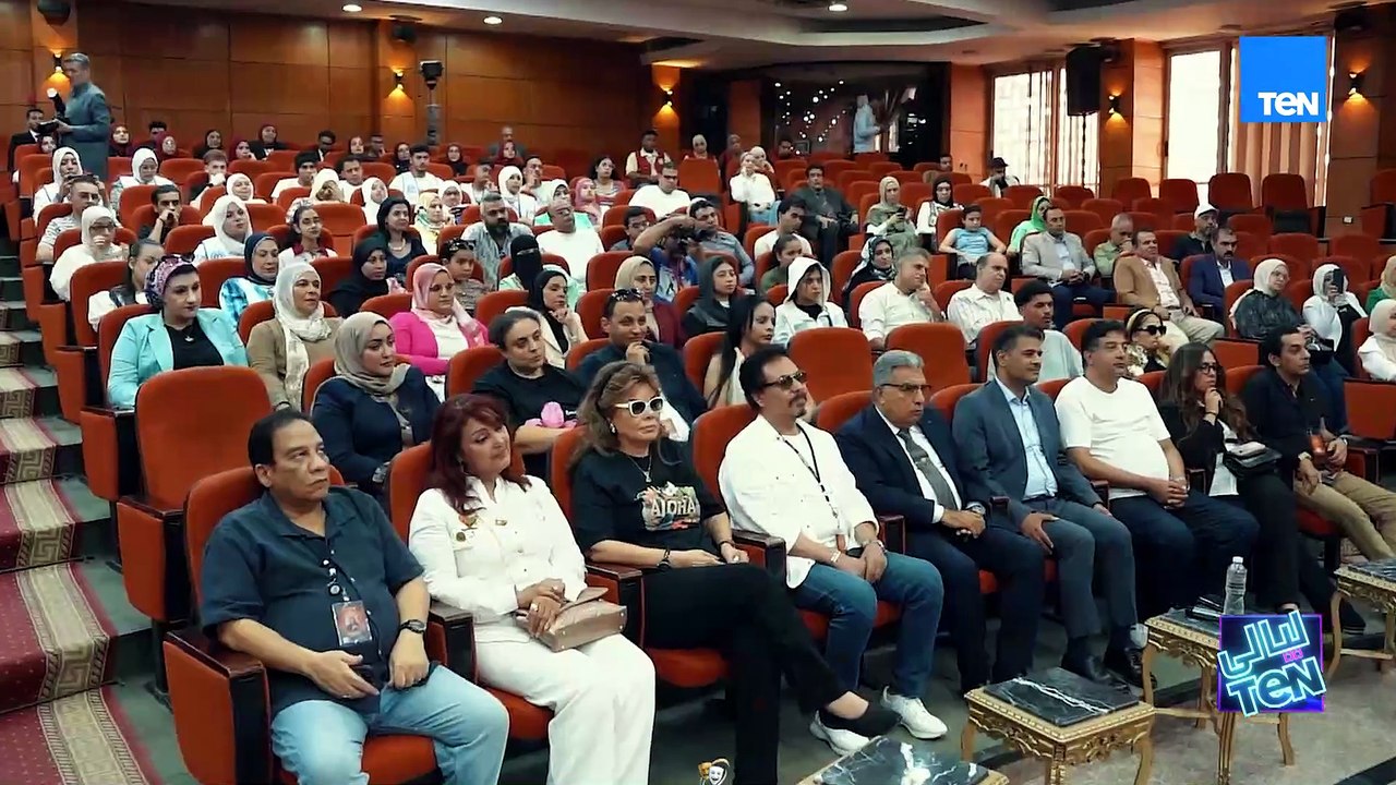 أحمد وفيق مكرما بين أهله ومحبيه في ختام الدورة...