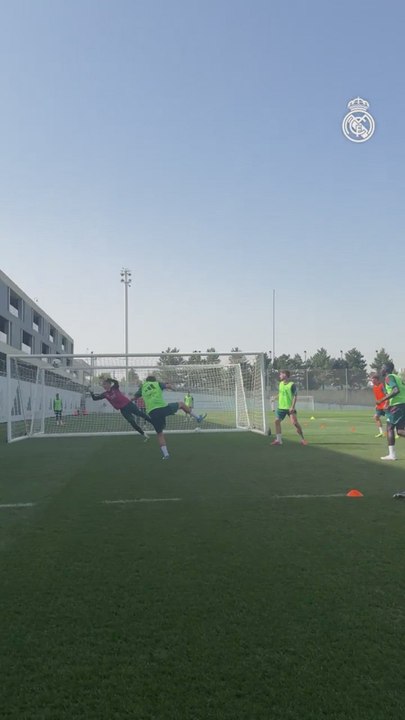 Golazo de Güler en el entrenamiento del Madrid