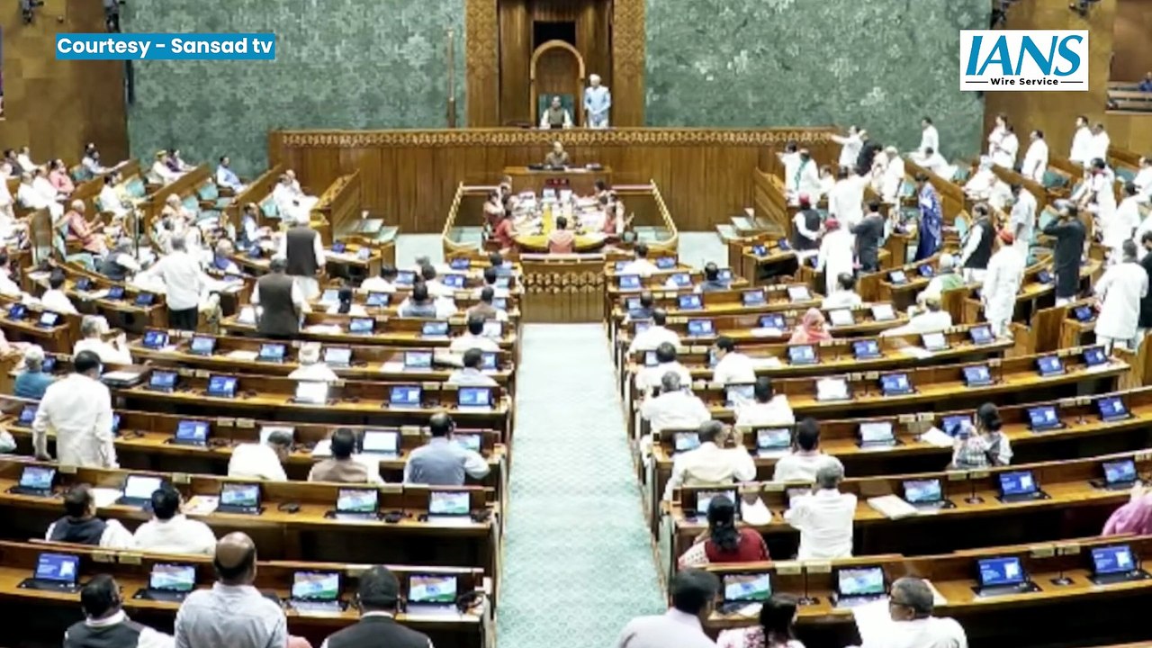 संसद के मानसून सत्र का दूसरा दिन भी हंगामे में डूबा, कांग्रेस ने सड़क पर केंद्र सरकार को घेरा !
