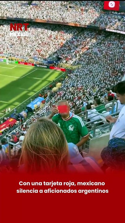 Con una tarjeta roja, mexicano silencia a aficionados argentinos
