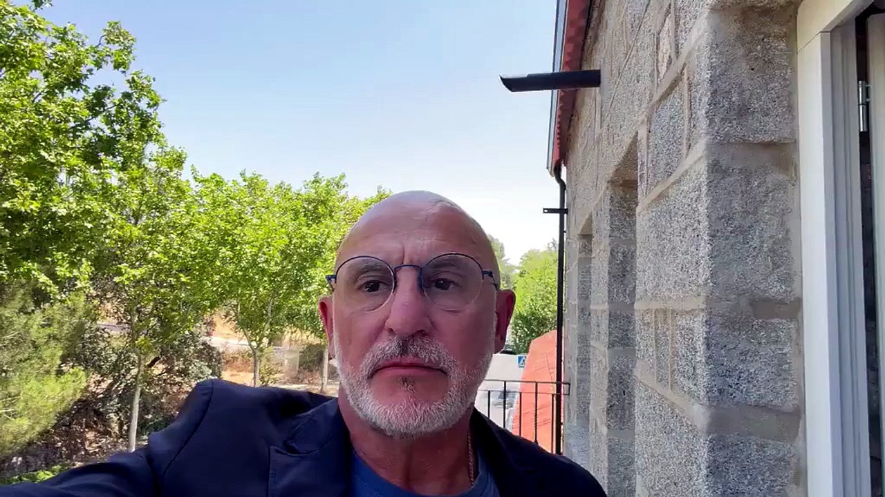 El seleccionador Luis de la Fuente traslada sus condolencias por el fallecimiento de Adrián en la celebración del Mundial en Ciudad Rodrigo