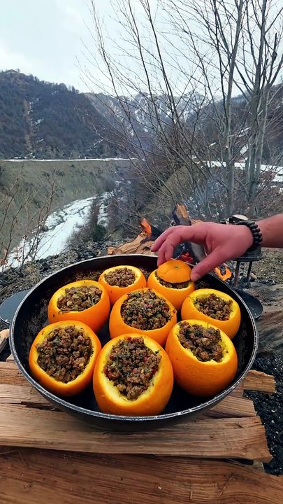 Outdoor picnic food: Roasted chicken legs 🍗 Super delicious and appetizing! #outdoorfood #healing #stressrelief #camping #nature