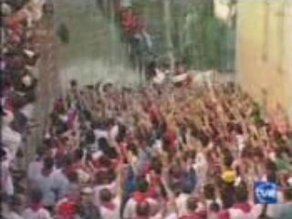 SAN FERMIN : LE CANTIQUE A SANTO DOMINGO AVANT L'ENCIERRO