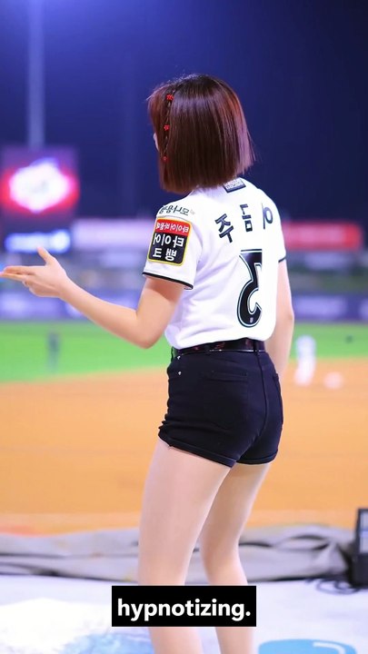 Korean Cheerleader Lee Geum-ju’s Cute Mushroom Hair Style Dance | Cheerleader EP 161