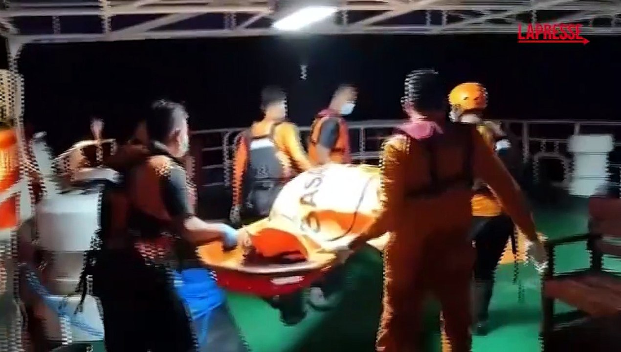 Indonesia, recuperati due corpi dopo il naufragio di un traghetto