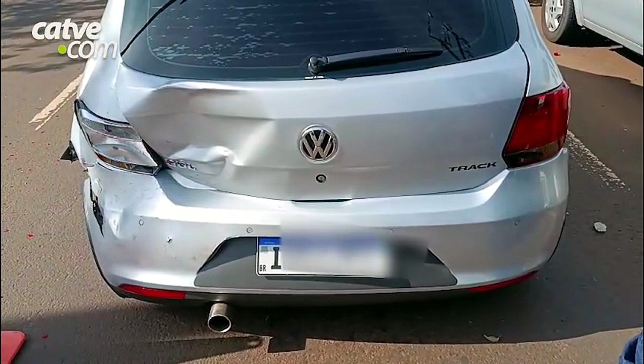Batida entre Gol e Pajero causa danos materiais na Avenida Parigot de Souza, em Toledo