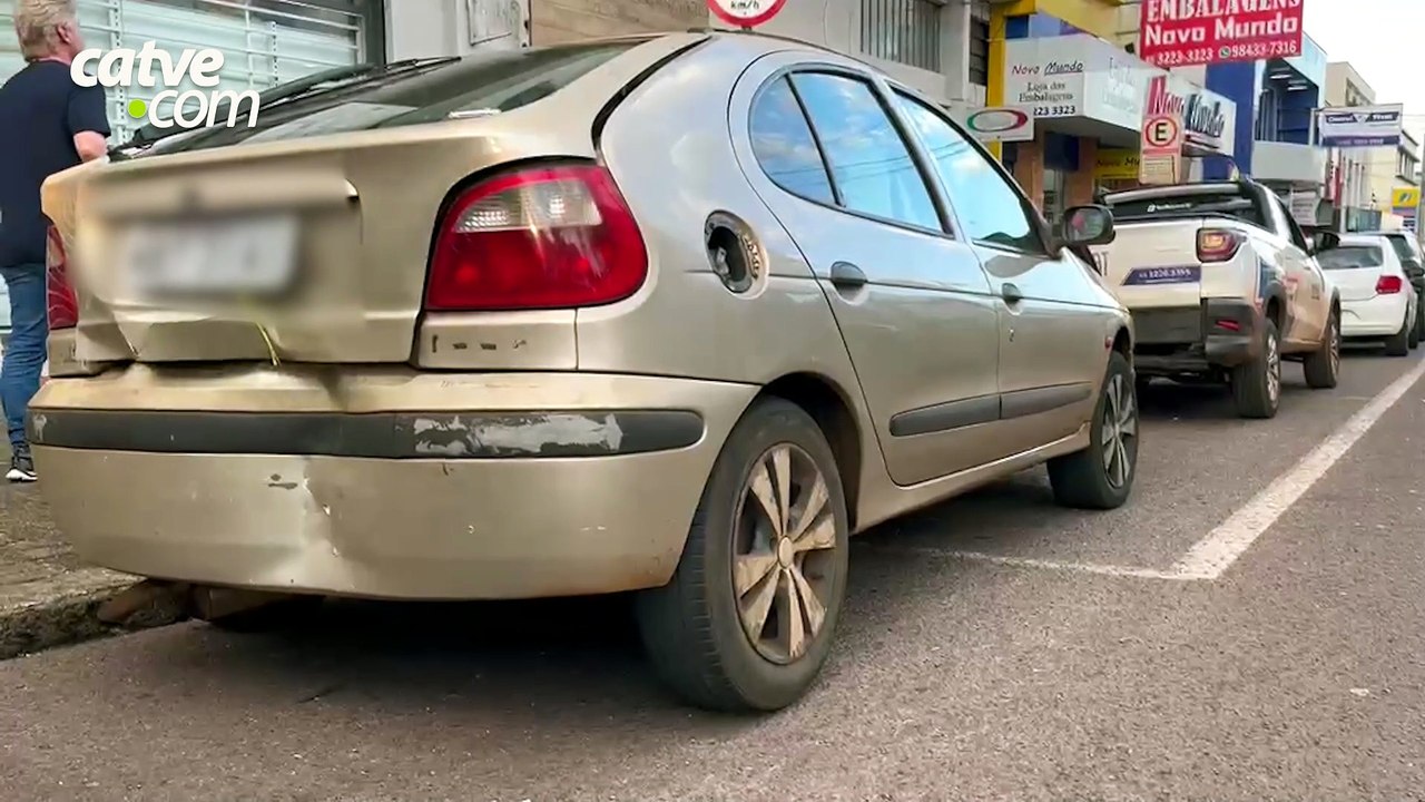 Engavetamento entre três veículos deixa trânsito lento e mobiliza socorristas