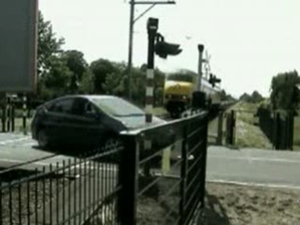 Voiture au passage niveau