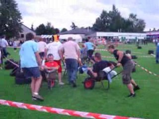 départ de la course de brouettes fête à Housse 2007