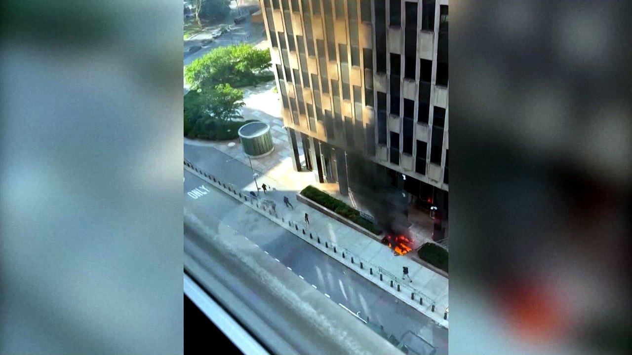 New York army veteran in custody after fire set outside ICE offices
