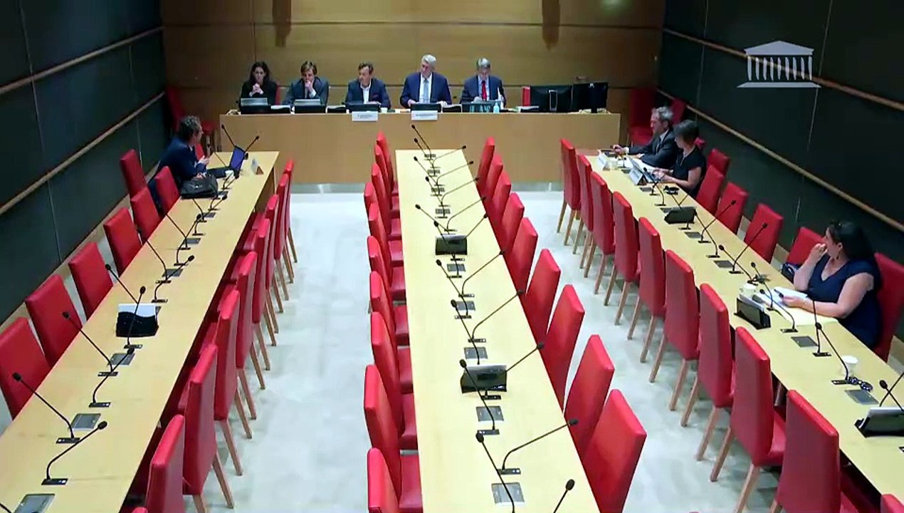 Augmentation de la pauvreté : Mme Sophie Thibault, présidente de la 5ème chambre de la Cour des comptes, et M. Arnaud Oseredczuk, président de section  - Mardi 21 juillet 2026