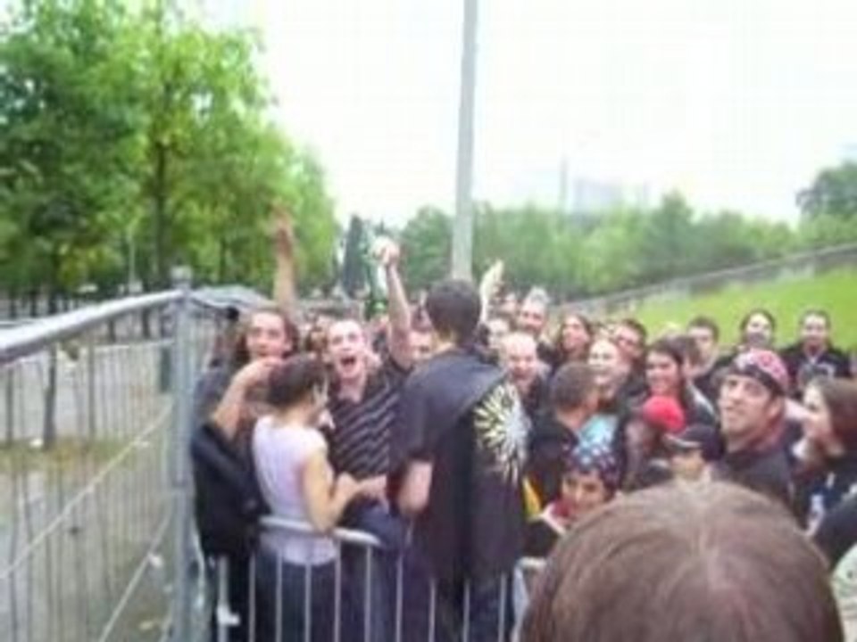 Ambiance file d'atente  Iron Maiden bercy 2 juillet 2008