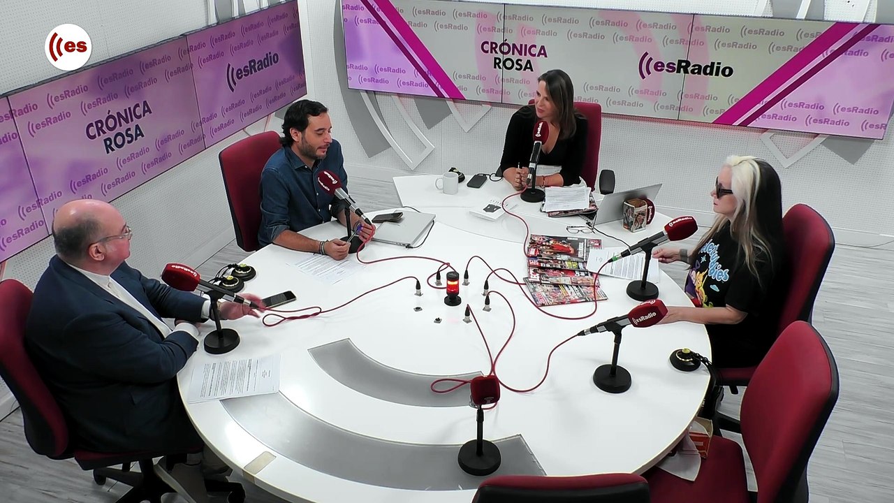 Crónica Rosa: Aitana y Plex presumen de amor navegando por Ibiza como dos 'súperestrellas'