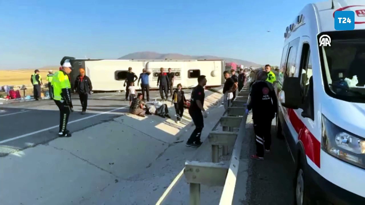 Kütahya’da otobüs kazası: 31 kişi yaralandı, Afyonkarahisar kara yolu trafiğe kapatıldı