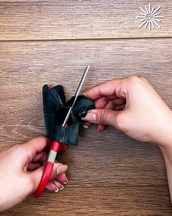 A plumber’s clever balloon hack! 👌