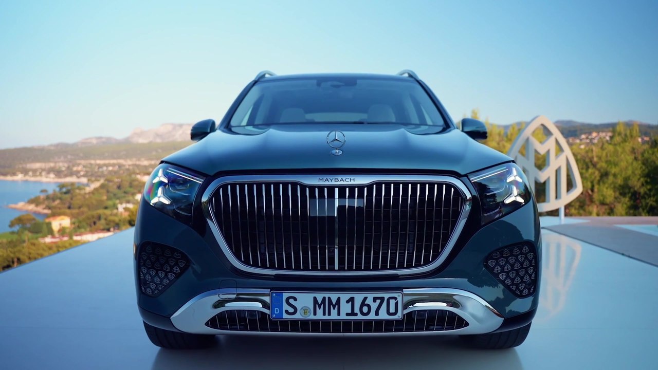 Mercedes-Maybach GLS 680 Design Preview in Dark petrol