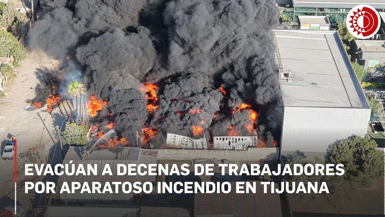 Evacúan a decenas de trabajadores por aparatoso incendio en Tijuana
